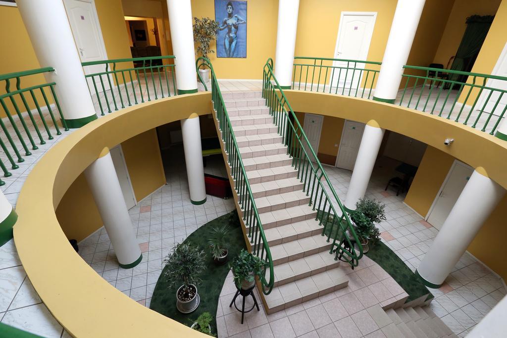 Vaivorykste Hotell Šiauliai Exteriör bild
